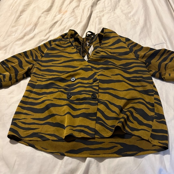 Tiger print blouse - Picture 2 of 5
